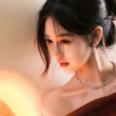 她在寒风中绽放
